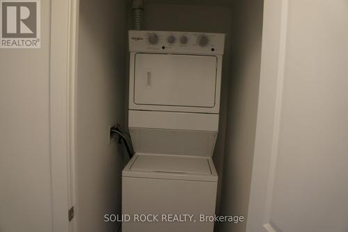 1 - 4035 Hickory Drive, Mississauga, ON - Indoor Photo Showing Laundry Room