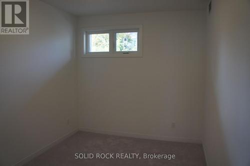 1 - 4035 Hickory Drive, Mississauga, ON - Indoor Photo Showing Other Room