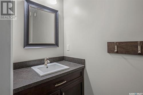 206 2Nd Avenue, Hanley, SK - Indoor Photo Showing Bathroom