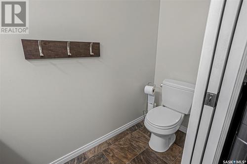 206 2Nd Avenue, Hanley, SK - Indoor Photo Showing Bathroom