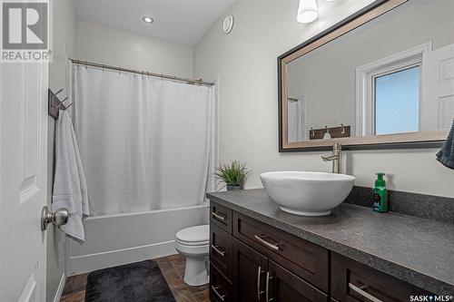 206 2Nd Avenue, Hanley, SK - Indoor Photo Showing Bathroom