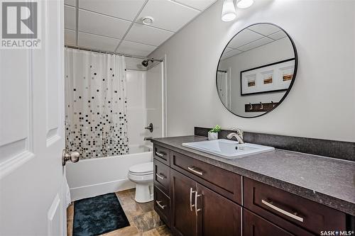 206 2Nd Avenue, Hanley, SK - Indoor Photo Showing Bathroom