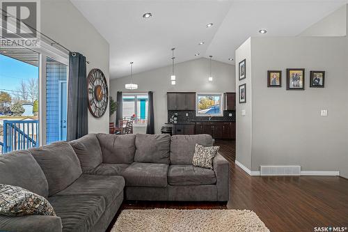 206 2Nd Avenue, Hanley, SK - Indoor Photo Showing Living Room