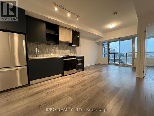 405 - 395 Dundas Street W, Oakville, ON - Indoor Photo Showing Kitchen