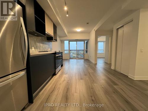 405 - 395 Dundas Street W, Oakville, ON - Indoor Photo Showing Kitchen