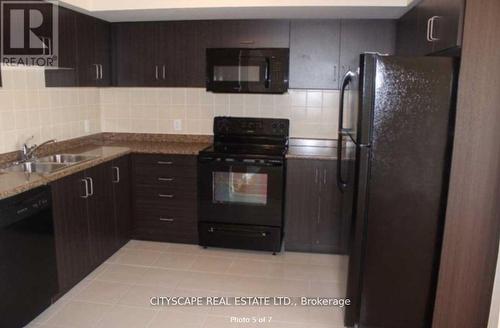 5 - 2441 Greenwich Drive, Oakville, ON - Indoor Photo Showing Kitchen With Double Sink