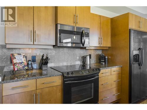 1933 Ambrosi Road Unit# 406, Kelowna, BC - Indoor Photo Showing Kitchen