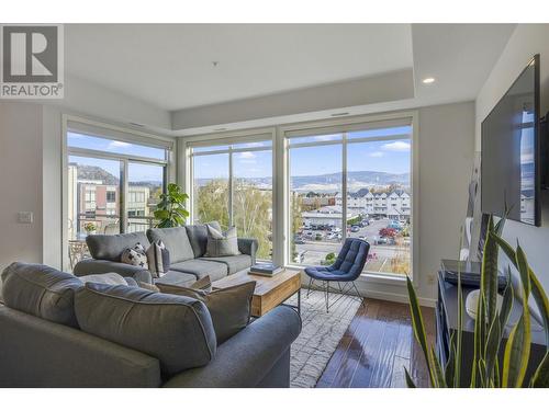 1933 Ambrosi Road Unit# 406, Kelowna, BC - Indoor Photo Showing Living Room