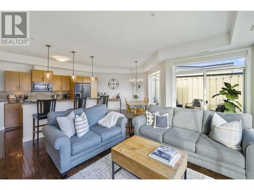 1933 Ambrosi Road Unit# 406, Kelowna, BC - Indoor Photo Showing Living Room