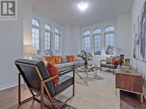 209 Kincardine Street, Vaughan, ON - Indoor Photo Showing Living Room