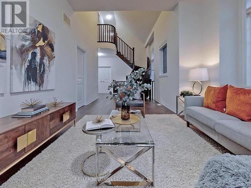 209 Kincardine Street, Vaughan, ON - Indoor Photo Showing Living Room