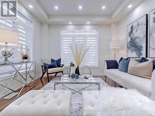 209 Kincardine Street, Vaughan, ON - Indoor Photo Showing Living Room