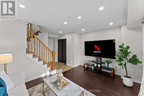 3240 Redpath Circle, Mississauga, ON - Indoor Photo Showing Living Room