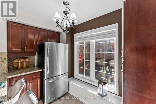 3240 Redpath Circle, Mississauga, ON - Indoor Photo Showing Kitchen