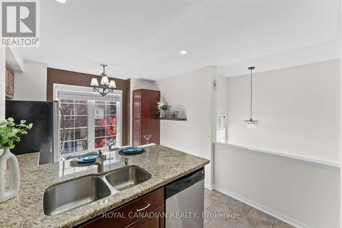 3240 Redpath Circle, Mississauga, ON - Indoor Photo Showing Kitchen With Double Sink