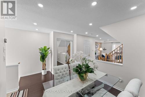 3240 Redpath Circle, Mississauga, ON - Indoor Photo Showing Dining Room