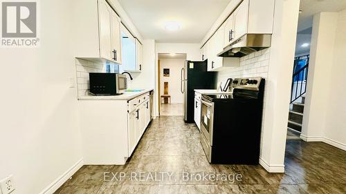 224 Portsmouth Gate, Waterloo, ON - Indoor Photo Showing Kitchen