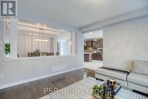 24 Dunvegan Place, Hamilton, ON - Indoor Photo Showing Living Room