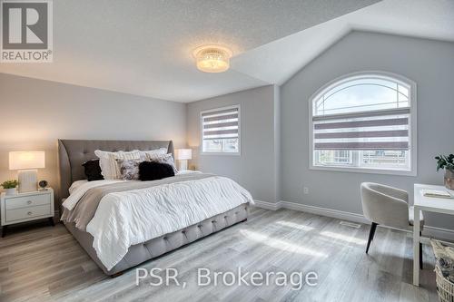 24 Dunvegan Place, Hamilton, ON - Indoor Photo Showing Bedroom