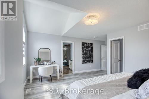 24 Dunvegan Place, Hamilton, ON - Indoor Photo Showing Bedroom