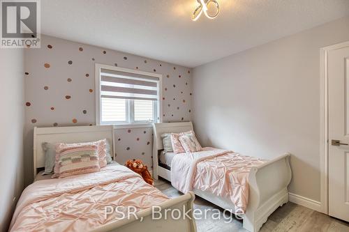 24 Dunvegan Place, Hamilton, ON - Indoor Photo Showing Bedroom