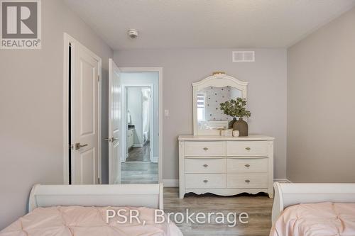 24 Dunvegan Place, Hamilton, ON - Indoor Photo Showing Bedroom