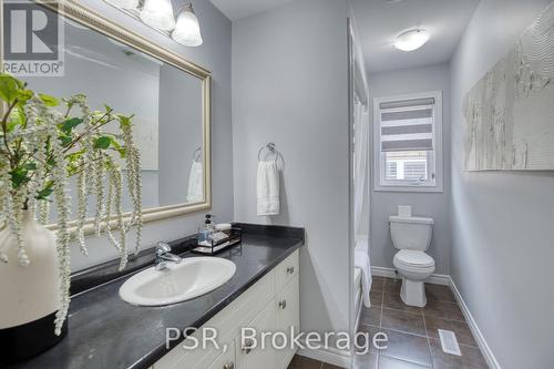 24 Dunvegan Place, Hamilton, ON - Indoor Photo Showing Bathroom