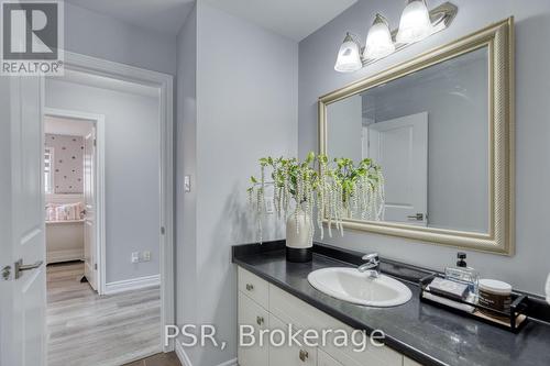 24 Dunvegan Place, Hamilton, ON - Indoor Photo Showing Bathroom