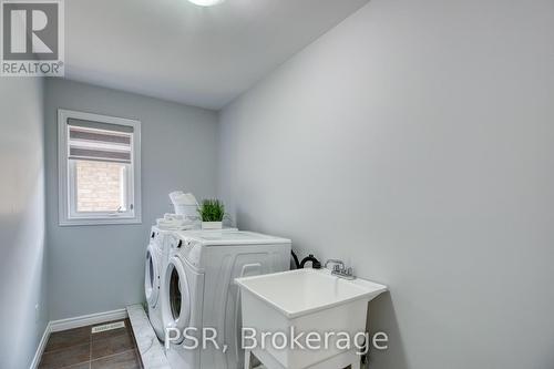 24 Dunvegan Place, Hamilton, ON - Indoor Photo Showing Laundry Room