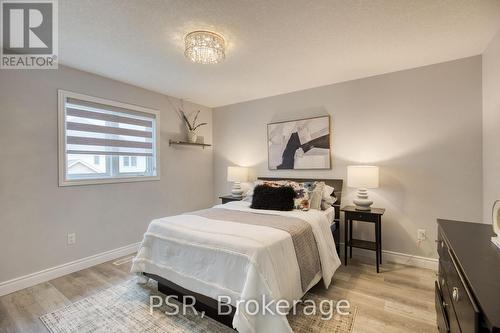 24 Dunvegan Place, Hamilton, ON - Indoor Photo Showing Bedroom