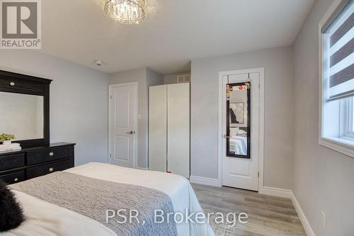 24 Dunvegan Place, Hamilton, ON - Indoor Photo Showing Bedroom