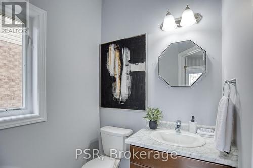 24 Dunvegan Place, Hamilton, ON - Indoor Photo Showing Bathroom