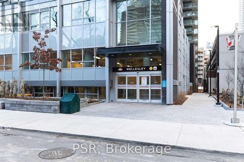 307 - 17 Dundonald Street, Toronto, ON - Outdoor