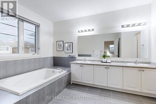 1 Kenneth Ross Bend, East Gwillimbury, ON - Indoor Photo Showing Bathroom