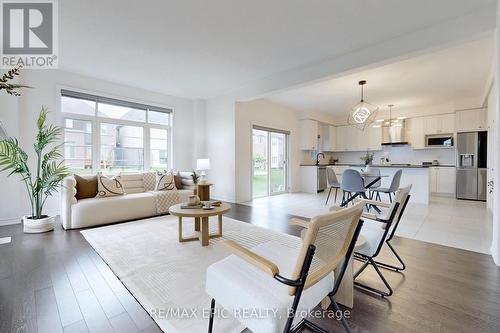 1 Kenneth Ross Bend, East Gwillimbury, ON - Indoor Photo Showing Living Room