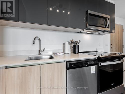 427 - 3100 Keele Street, Toronto, ON - Indoor Photo Showing Kitchen