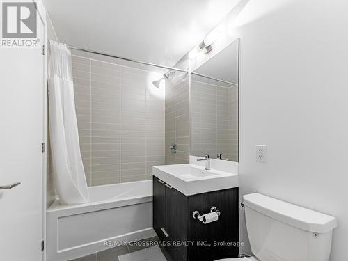 427 - 3100 Keele Street, Toronto, ON - Indoor Photo Showing Bathroom