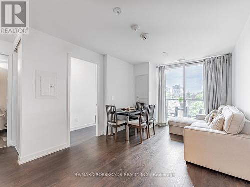 427 - 3100 Keele Street, Toronto, ON - Indoor Photo Showing Living Room