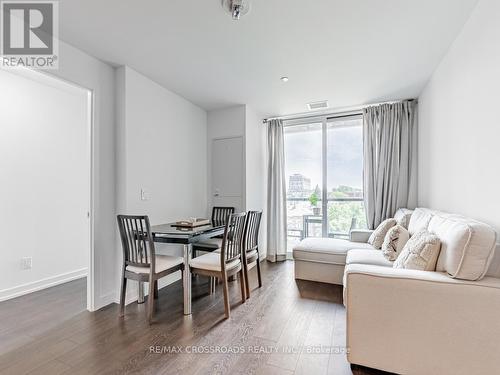 427 - 3100 Keele Street, Toronto, ON - Indoor Photo Showing Living Room