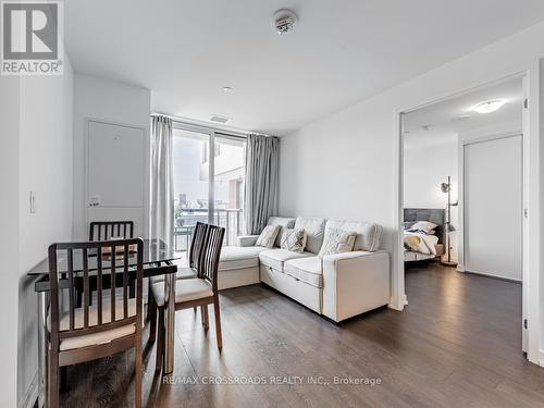 427 - 3100 Keele Street, Toronto, ON - Indoor Photo Showing Living Room