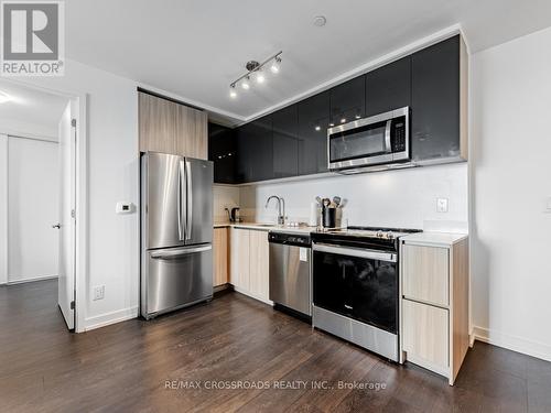 427 - 3100 Keele Street, Toronto, ON - Indoor Photo Showing Kitchen With Stainless Steel Kitchen