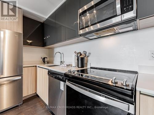 427 - 3100 Keele Street, Toronto, ON - Indoor Photo Showing Kitchen With Stainless Steel Kitchen