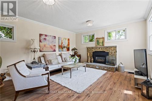 2 Carleton Street N, Thorold, ON - Indoor Photo Showing Living Room With Fireplace