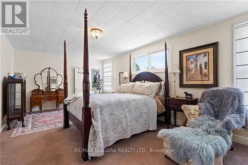 2 Carleton Street N, Thorold, ON - Indoor Photo Showing Bedroom