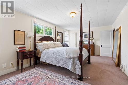 2 Carleton Street N, Thorold, ON - Indoor Photo Showing Bedroom