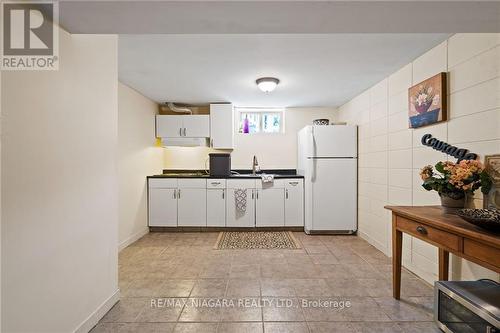 2 Carleton Street N, Thorold, ON - Indoor Photo Showing Kitchen