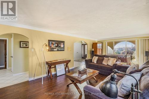 1239 Westbrook Road, West Lincoln, ON - Indoor Photo Showing Living Room