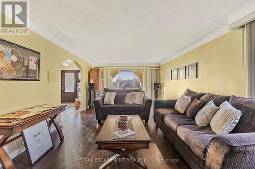 1239 Westbrook Road, West Lincoln, ON - Indoor Photo Showing Living Room