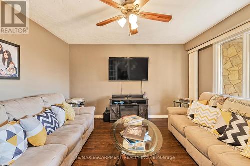 1239 Westbrook Road, West Lincoln, ON - Indoor Photo Showing Living Room