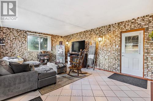 1239 Westbrook Road, West Lincoln, ON - Indoor Photo Showing Living Room